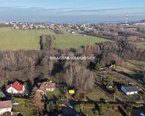 D  ziałka budowlana o pow. 29 arów w Sygneczowie gm. Wieliczka    Oferujemy na sprzedaż działkę budowlaną położoną w m