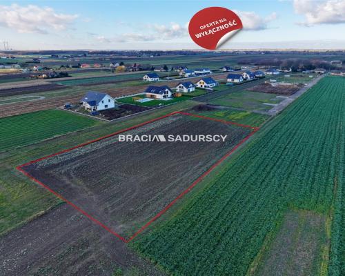 Działka budowlana o pow. 28 arów w Krakowie - Nowej Hucie    Przedmiotem oferty jest działka o nr  305    położona w o