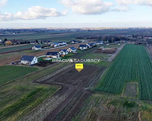 Działka budowlana o pow. 28 arów w Krakowie - Nowej Hucie    Przedmiotem oferty jest działka o nr  305    położona w o