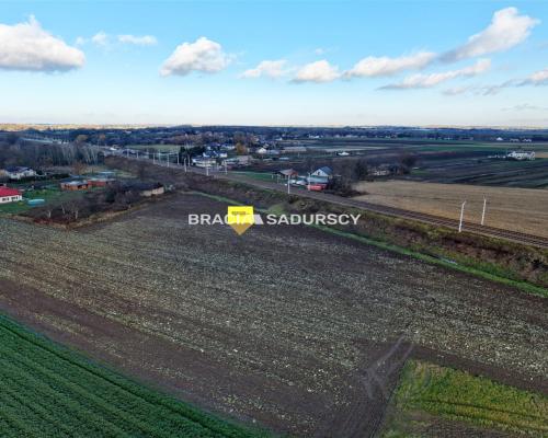 Działka rolna o pow. 26 arów w Krakowie - Nowej Hucie    Przedmiotem oferty jest działka o nr  293  położona w obrębie