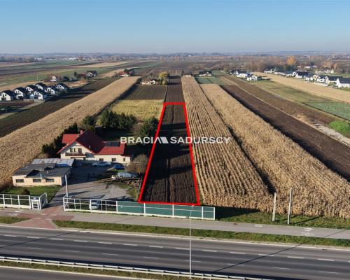 Działka budowlana o pow. 23 arów w Krakowie - Nowej Hucie    Przedmiotem oferty jest działka o nr  323/2    położona w