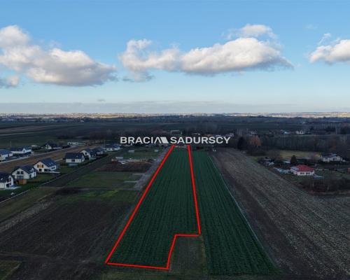 Działka budowlana o pow. 83 arów w Krakowie - Nowej Hucie    Przedmiotem oferty jest działka o nr  301/2    położona w