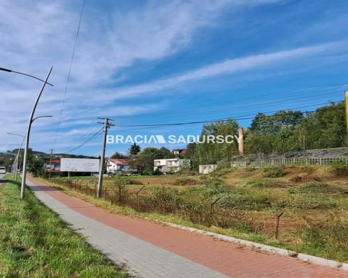 Działka pod usługi lub zabudowe jednorodzinną