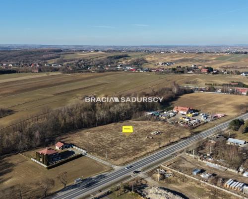 Maszków, 2,5 km od S7 | 1,1 ha Usługi + Zaplecze Mieszkalne (PUM 40%) | Przy trasie 772      LOKALIZACJA STRATEGICZNA: