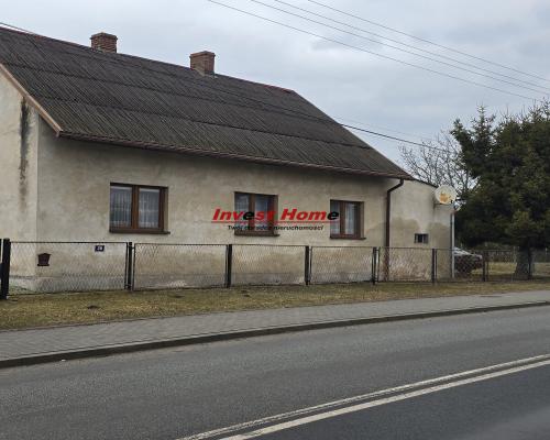 Niewielki dom w spokojnym miejscu.