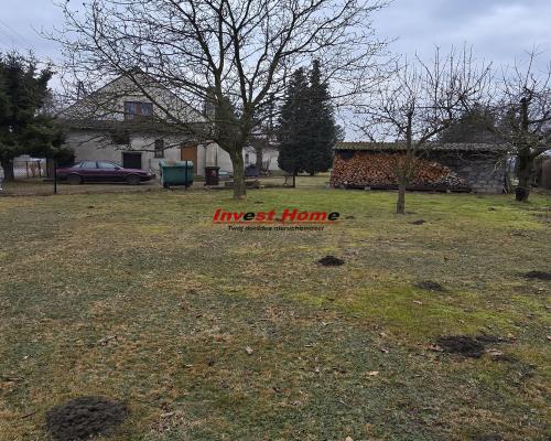 Niewielki dom w spokojnym miejscu.