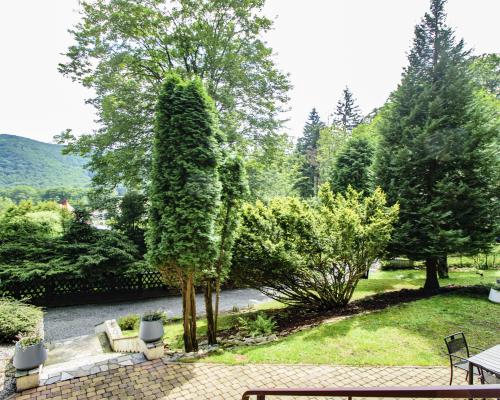 PIĘKNY DOM POD SAMYM LASEM Z WIDOKIEM NA GÓRY