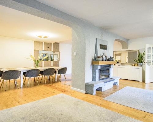 PIĘKNY DOM POD SAMYM LASEM Z WIDOKIEM NA GÓRY