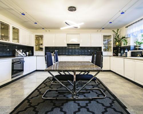 PIĘKNY DOM POD SAMYM LASEM Z WIDOKIEM NA GÓRY