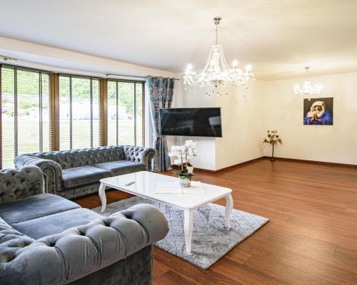 PIĘKNY DOM NA SPRZEDAŻ W SPOKOJNEJ OKOLICY