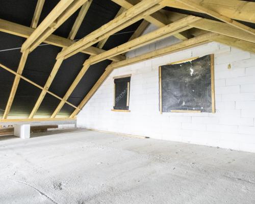 Dom wolnostojący w stanie surowym otwartym