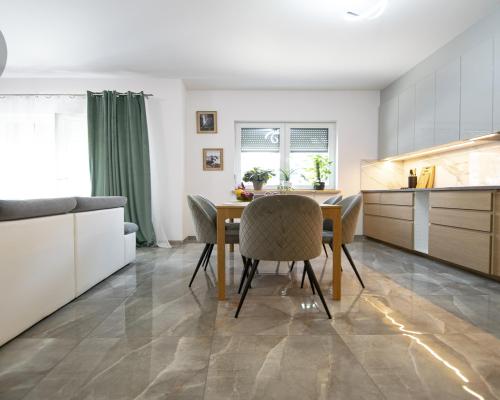 Dom szeregowy 115m2, garaż