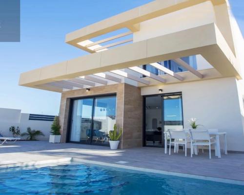 Nowoczesny dom z basenem