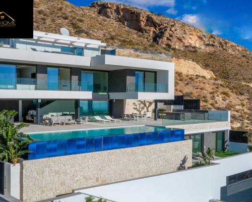 LUKSUSOWA WILLA Z WIDOKIEM NA MORZE