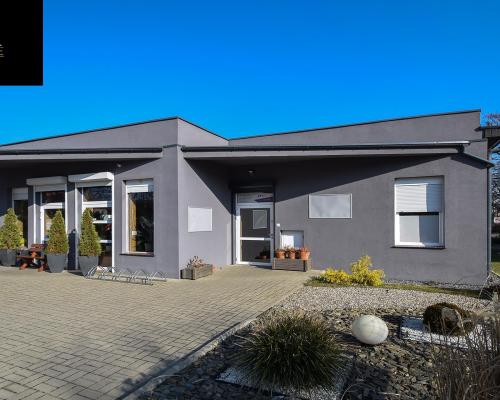 Budynek wolnostojący 184m2 z parkingkiem