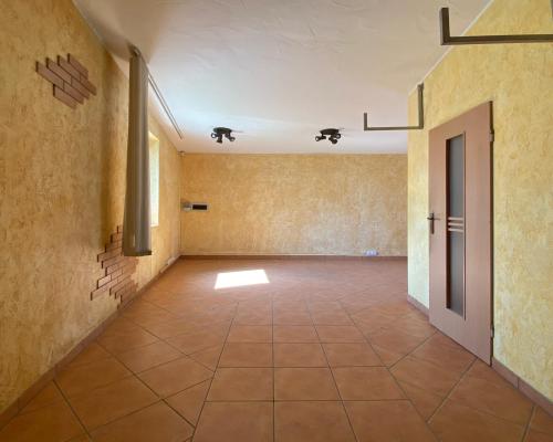 Lokal 84m2 z miejscem parkingowym