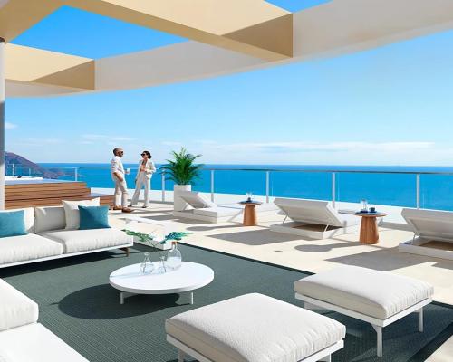 Wytworny apartament przy plaży z widokiem na morze