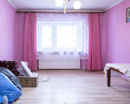 2 pokojowe mieszkanie do remontu z garażem