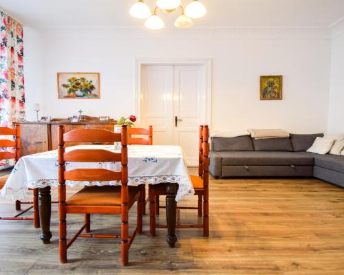 136m2, 4 pokoje, I piętro, 2 balkony