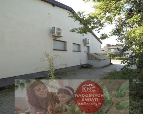 Budynek usługowo-handlowy, Trawniki centrum