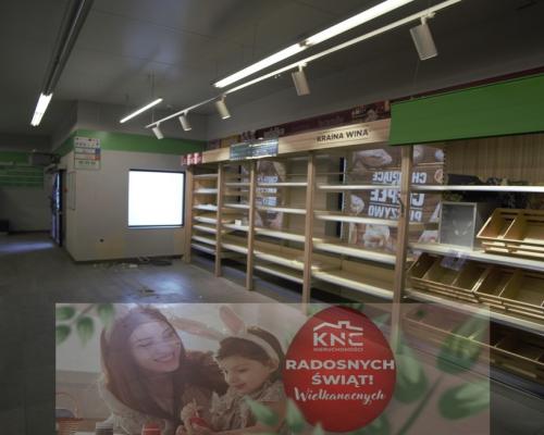 Budynek usługowo-handlowy, Trawniki centrum