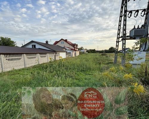 Działka budowlano-usługowa 1863 m2 w Święcicach.