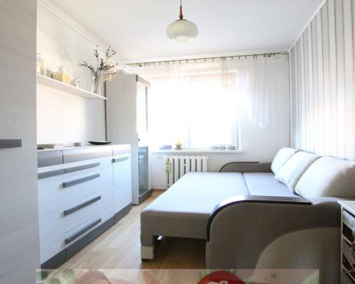 Mieszkanie, Nałęczów,ul. Partyzantów, 3 pokoje, 59m2,  Opis mieszkania: - piętro 3/3- powierzchnia mieszkania: 58,7 m2- salon 2