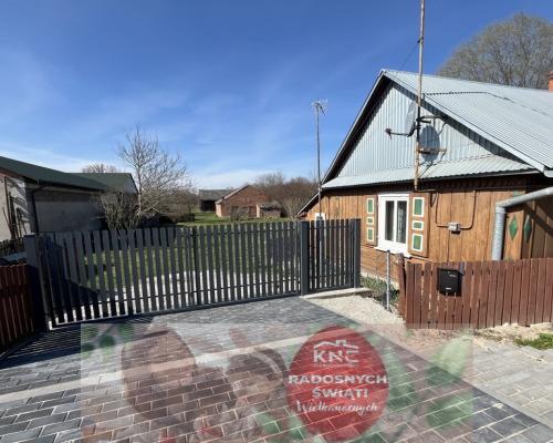 Drewniany dom na działce w Świeciechowie Dużym.