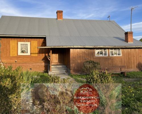 Drewniany dom na działce w Świeciechowie Dużym.