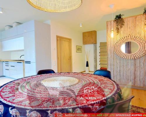 Prestiżowe mieszkanie, wyskoki standard, 2 balkony.