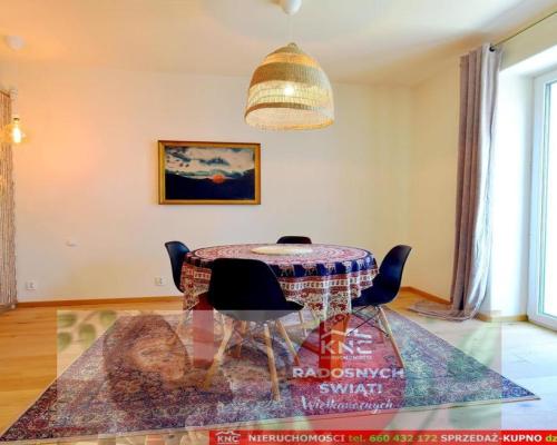 Prestiżowe mieszkanie, wyskoki standard, 2 balkony.