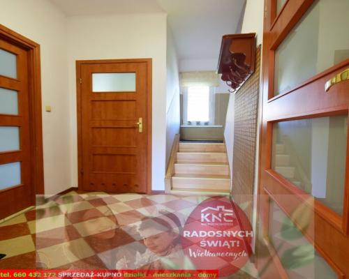 Zadbany dom do zamieszkania, ładna działka.