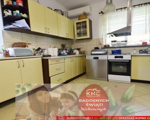 Zadbany dom do zamieszkania, ładna działka.