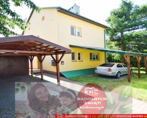 Zadbany dom do zamieszkania, ładna działka.