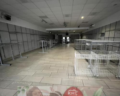 Lokal handlowy 180 m kw.  w centrum Dęblina.