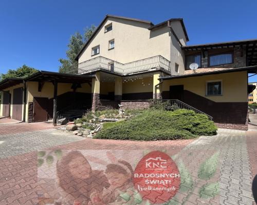 Dom 286 mkw z częścią handlową 230 mkw w Dęblinie.