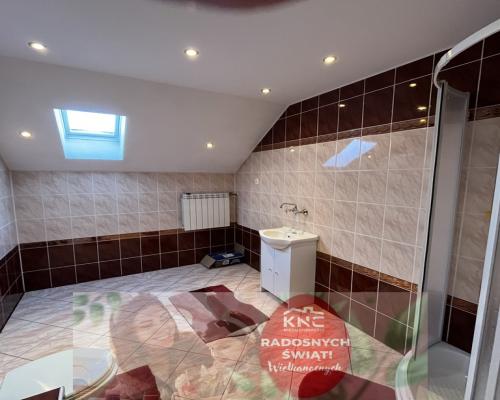 Dom wolnostojący  z częścią handlową w Dęblinie.