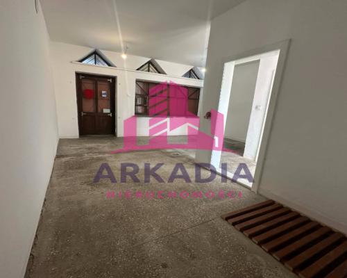 Kiosk handlowo-usługowy z działkami – Dzierżoniów