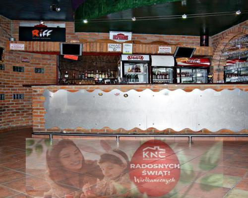 Przy jednej z bardziej ruchliwych ulic miasta