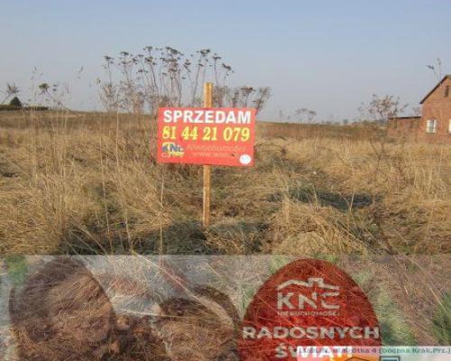 Działka 92 a. w Świdniczku koło Lublina, bezpośrednio przy asfaltowej drodze gminnej, w spokojnej okolicy. Działka:- powierzchn