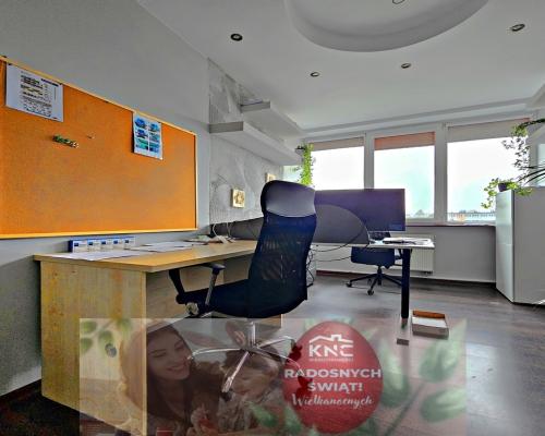 Budynek z lok. biurowo-usługowymi na 22ar działce