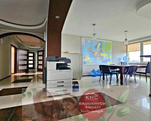 Budynek z lok. biurowo-usługowymi na 22ar działce