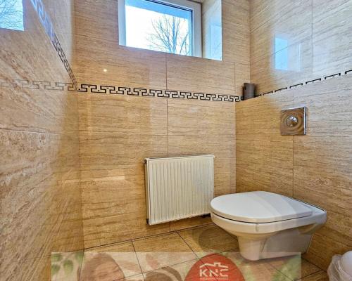 Budynek z lok. biurowo-usługowymi na 22ar działce