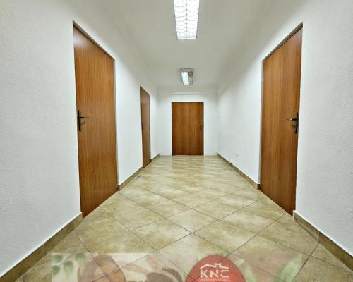 Lokal biurowo-usługowy 250m2 +duży parking w cenie