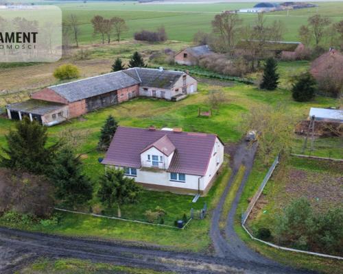 Dom z zabudowaniami na działce 1,24 ha