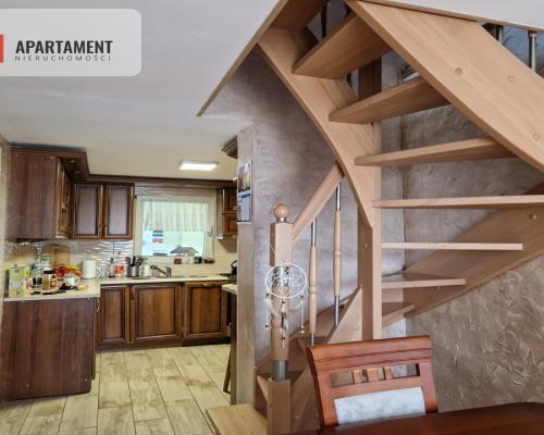 Dwa domy wolnostojące w spokojnej okolicy