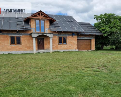 Dwa domy wolnostojące w spokojnej okolicy