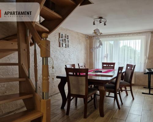 Dwa domy wolnostojące w spokojnej okolicy