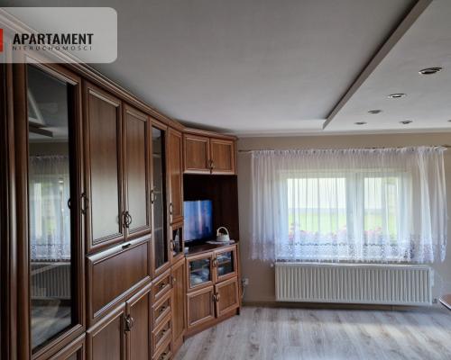 Dwa domy wolnostojące w spokojnej okolicy