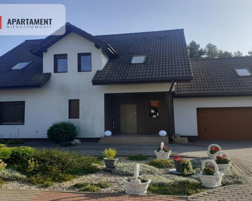 Piękny dom pod lasem